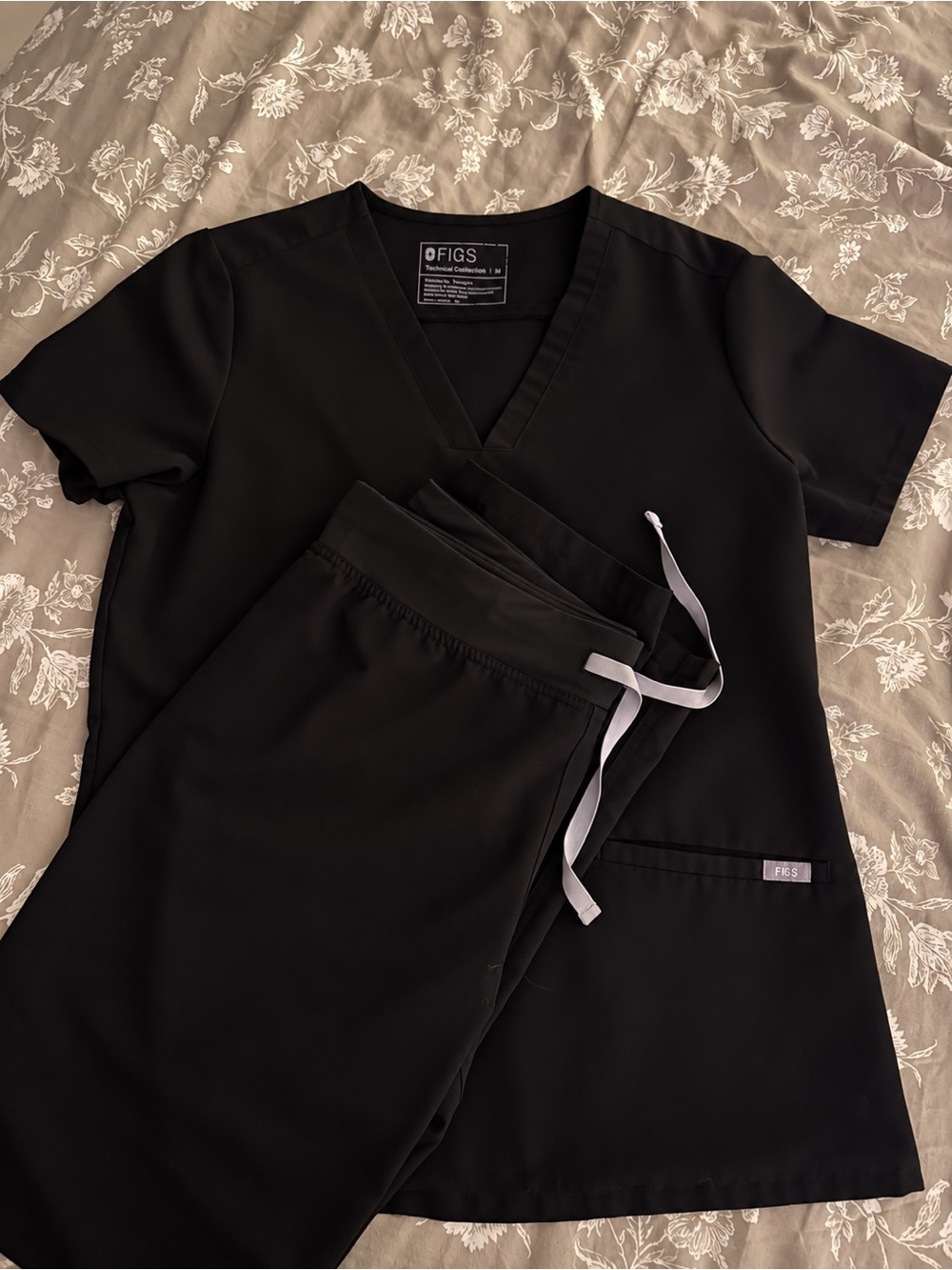 FIGS Women’s Black V-Neck Scrub Top and Drawstring Pants Set